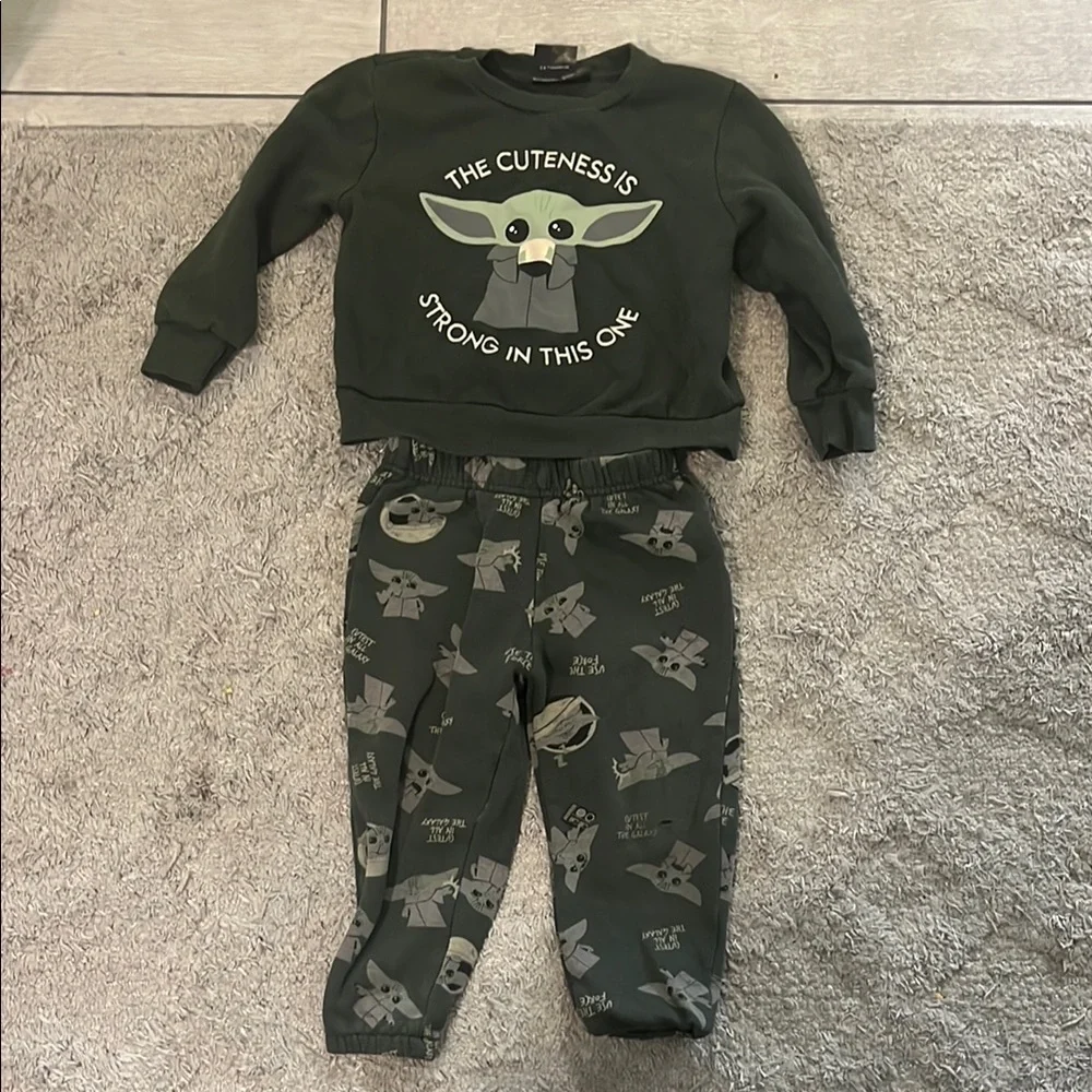 Green Baby Yoda Sweatshirt and‎ Pants Set 3T